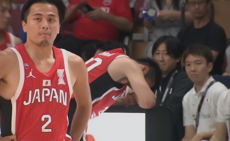 在采访中直 在采访中直