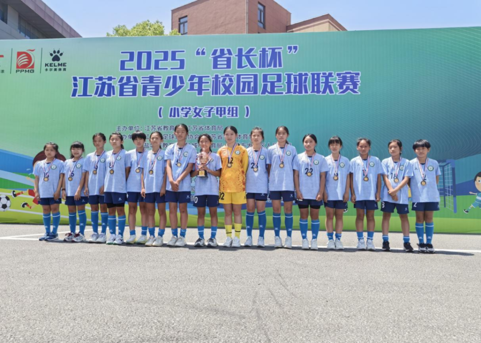 莎向澎湃新
